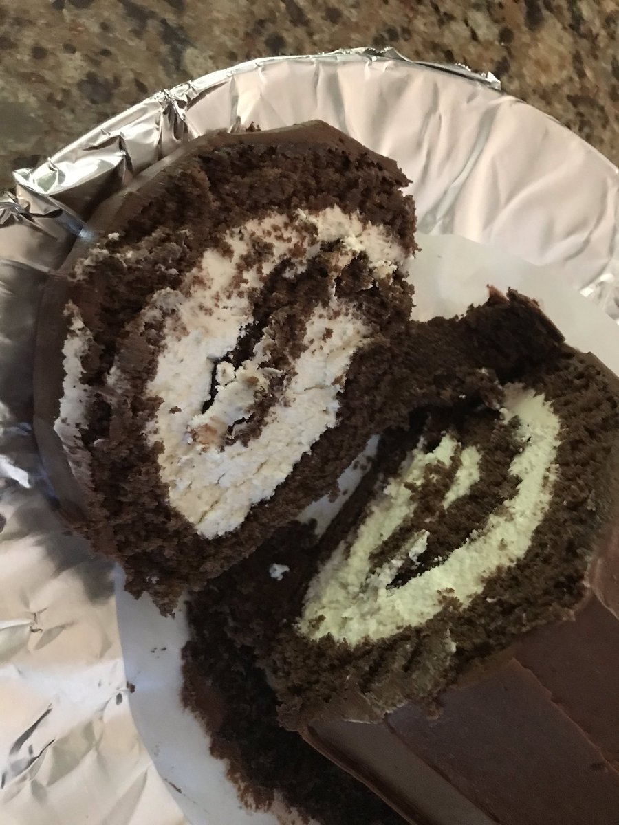 CynthiaSchwind's tweet image. 🎉🎉Friday Night Raffle 🎉🎉📚💥📚💥📚💥📚💥📚💥📚My very special snack tonight is from Jackson’s Bakery!A small shop in Roch.This is their famous HoHo Cake (Chocolate Roll Cake) that I grew up having at birthday parties!We also get it for colleagues bdays! Love! #KidsNeedBooks