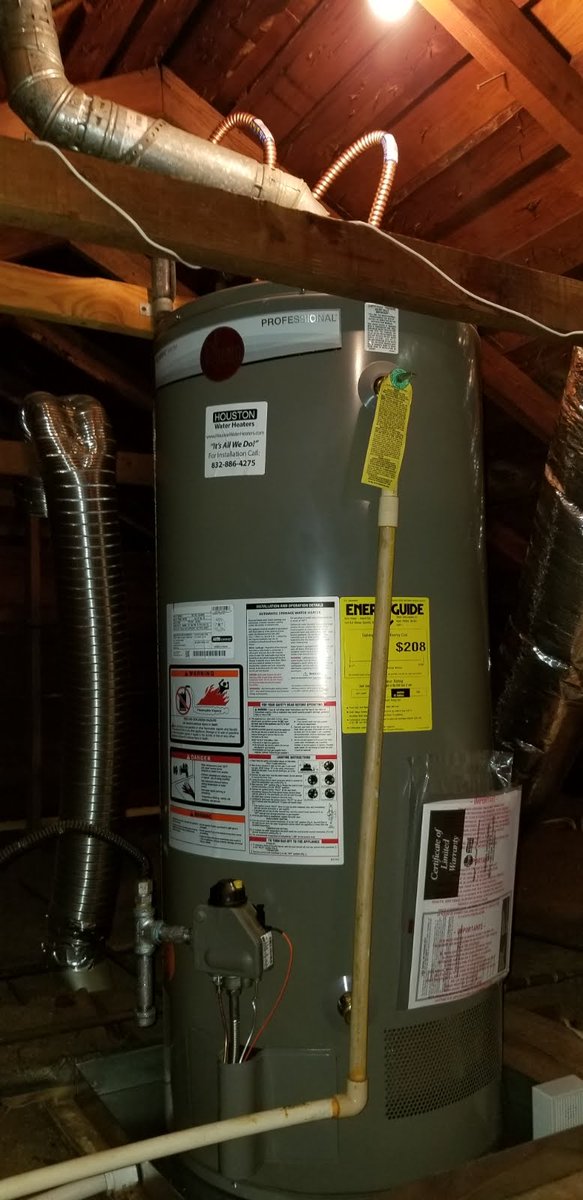 HouWaterHeaters's tweet photo. 40 Gallon Natural Gas Short @Rheem @Ruud Professional Classic PROG40S-38N RH62 six year warranty attic Greater Heights Houston TX #WaterHeaterInstallation by our #Plumbers Arturo and Daniel! #RheemInstall #HoustonWaterHeaters https://t.co/aV081e94Qq