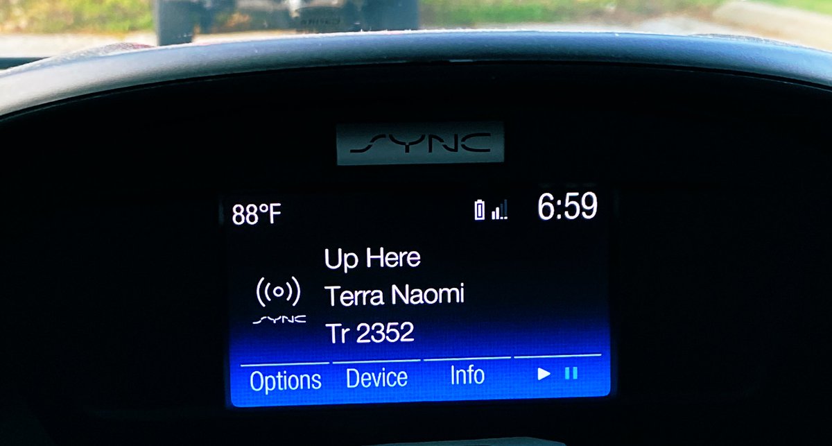 cee014's tweet photo. @terranaomi is always a vibe. #fbf @d_kcharon https://t.co/BqlSvEHBfi