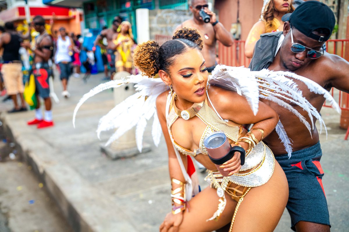 carnivalrogue's tweet photo. Homeboy on the right is our
ＷＨＯＬＥ  ＦＲＩＹＡＹ mood 😂
but ＢＡＤＤＩＥ in white got this 💪🏾🤍🤩🤩🤩🤍
⠀⠀⠀⠀⠀⠀⠀⠀⠀⠀⠀⠀
#AZRAELWins!
#ROGUEBehaviour
#HaveABADASSWeekendYall https://t.co/5CA1RwxMaB