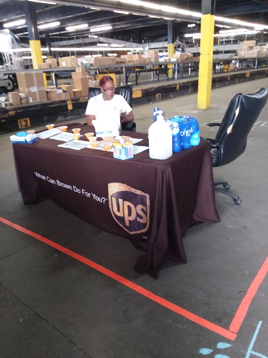 CtFeeders's tweet photo. @safetyfirstNED @KurtMarxSafety @MarcCaputoNED Stratford Twi had their chalk talk path as employees participated in the hydration station. #nedjuly2020takeaway https://t.co/MFW5zuDjhY
