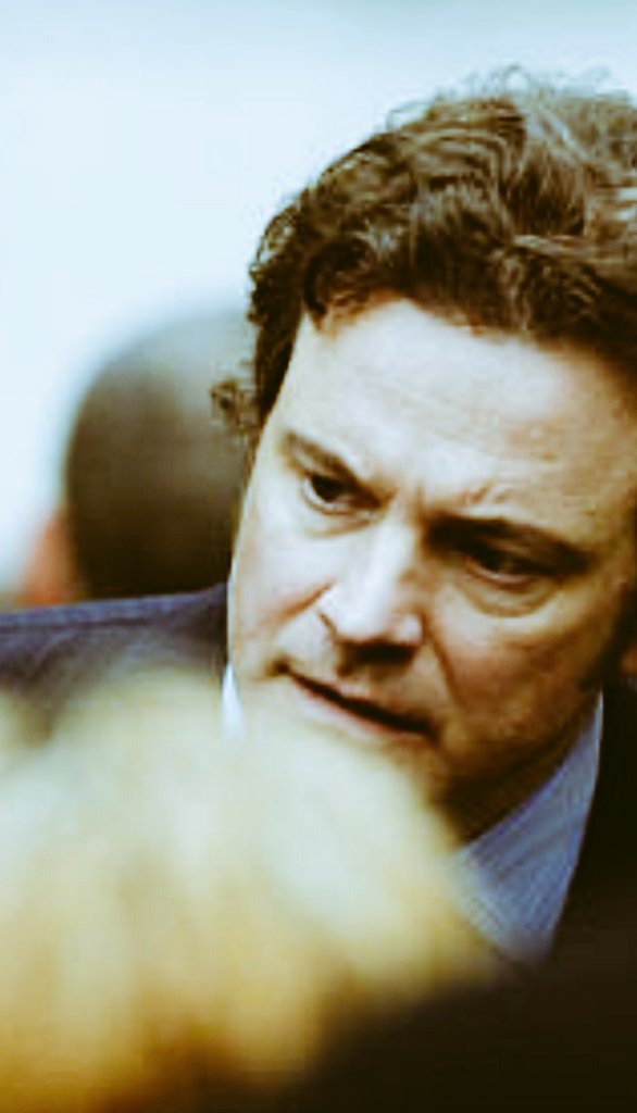 L0V3IsAll's tweet photo. Colin greeting his fans while filming  "Bridget Jones: The edge of reason" on February 2004
#ColinFirth #BridgetJones  #GentleHumanBeing #BeutifulMan #MakeHimHappy https://t.co/pnJQTzJOZT