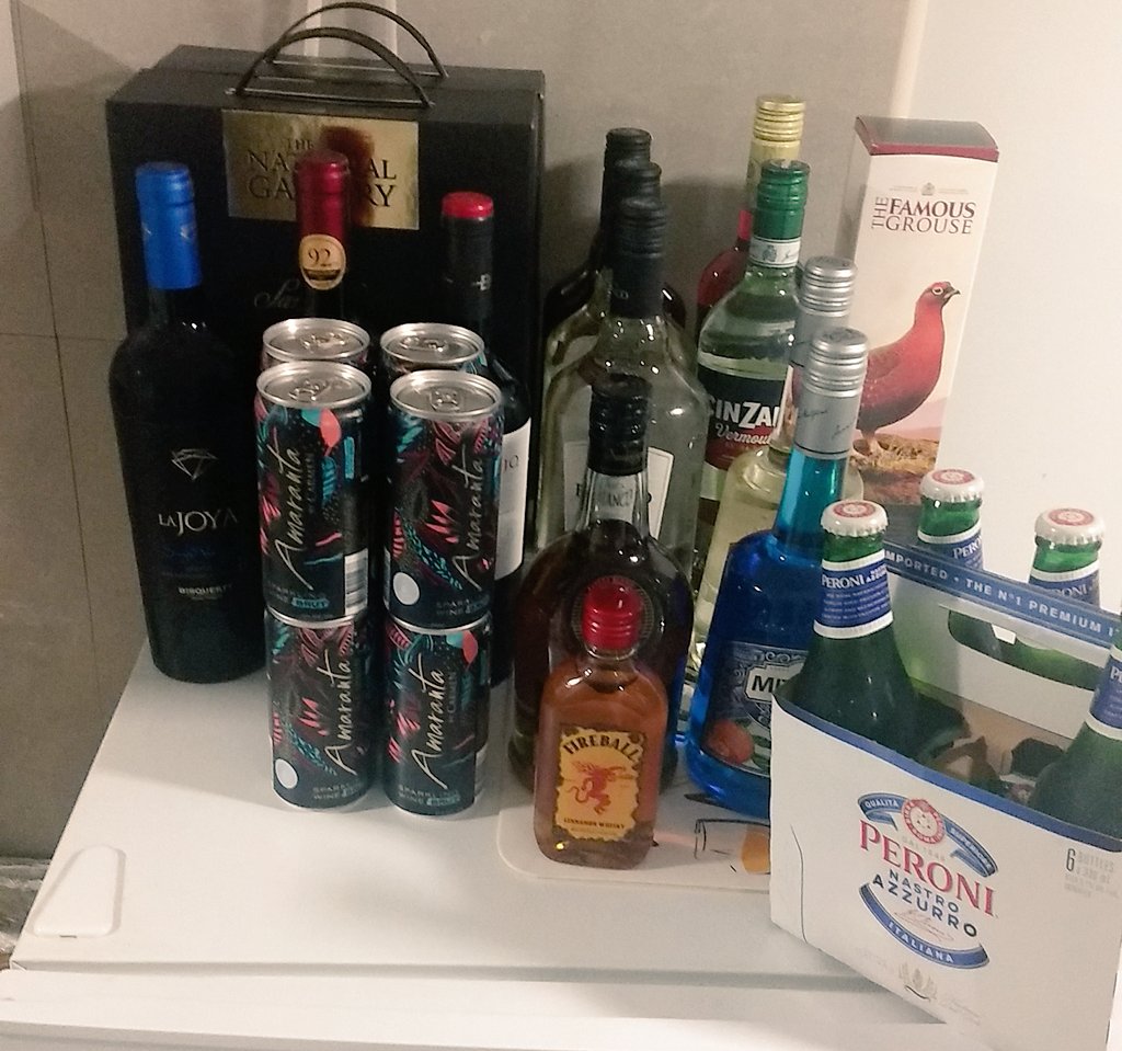 giasinostroza's tweet photo. Bueno x ahora no hay espacio para hacer un bar, ya será después pero x ahora guardando stock
https://t.co/Vf5hQw2jzK
#PERONI
#NATIONALGALLERY 
#LAJOYA
#MITJANS
#VIÑACARMEN
#RONBLANCO
#RONDORADO
#THEFAMOUSGROUSE
#CAMPARI
#MEDALLAREAL
#WHISKYFIREBALL
#WHISKYOLDSMUGGLER https://t.co/uCvL4l2lvB