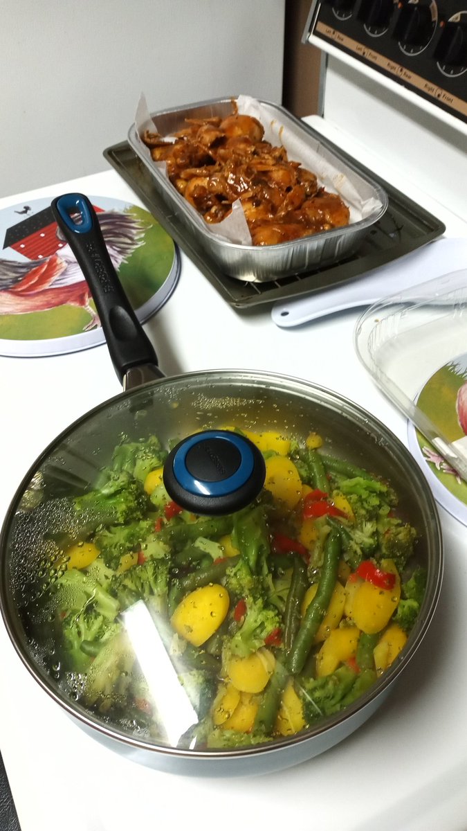 ALScott31673233's tweet photo. Friday's Fabulous Dinner 🍽️ Healthy Nutritious Lifestyle 💓 Enjoy Your Weekend 🎉 Everyone 🌎💓😀 #HealthyLiving #HealthyLife #Nutritious #MealPrep #lovinglife #TempleBuilding https://t.co/FZKMczt94J