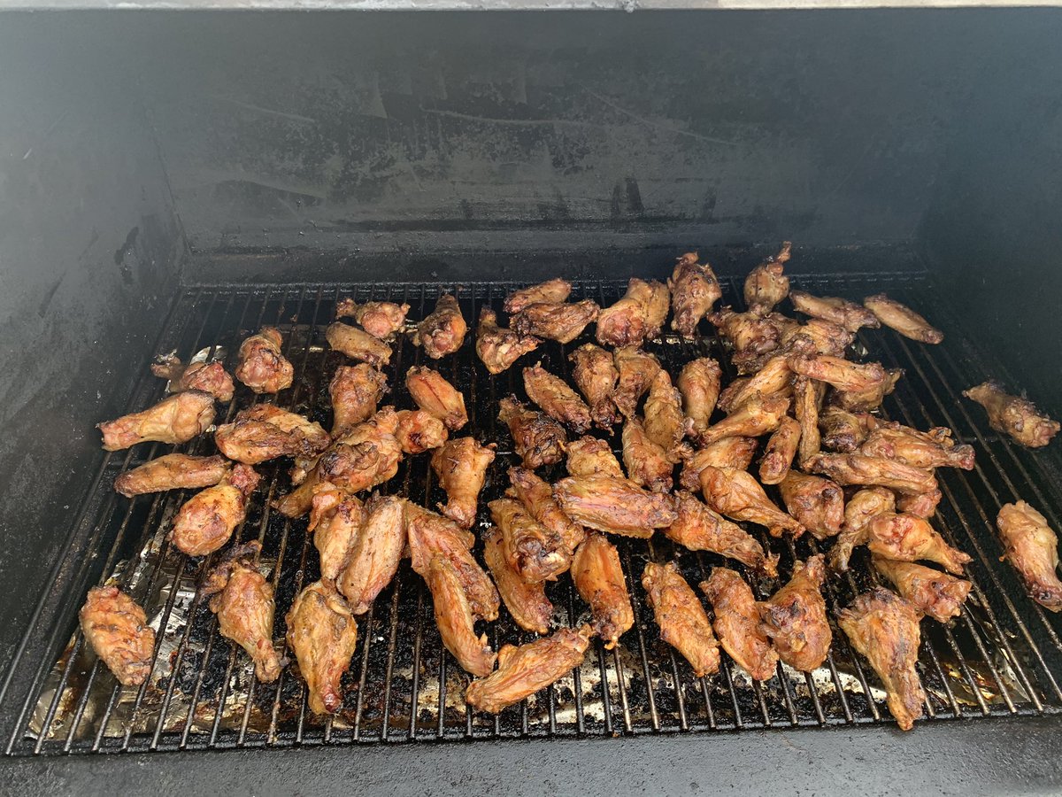 SteelCon5's tweet photo. Wing night! @GMGrills @meathead https://t.co/CI42RutWSF