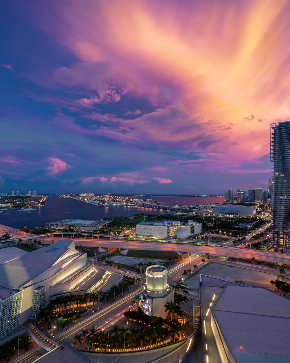 visualsbyluis's tweet photo. Just another amazing #Miami sunset https://t.co/MwUAT8pJg8