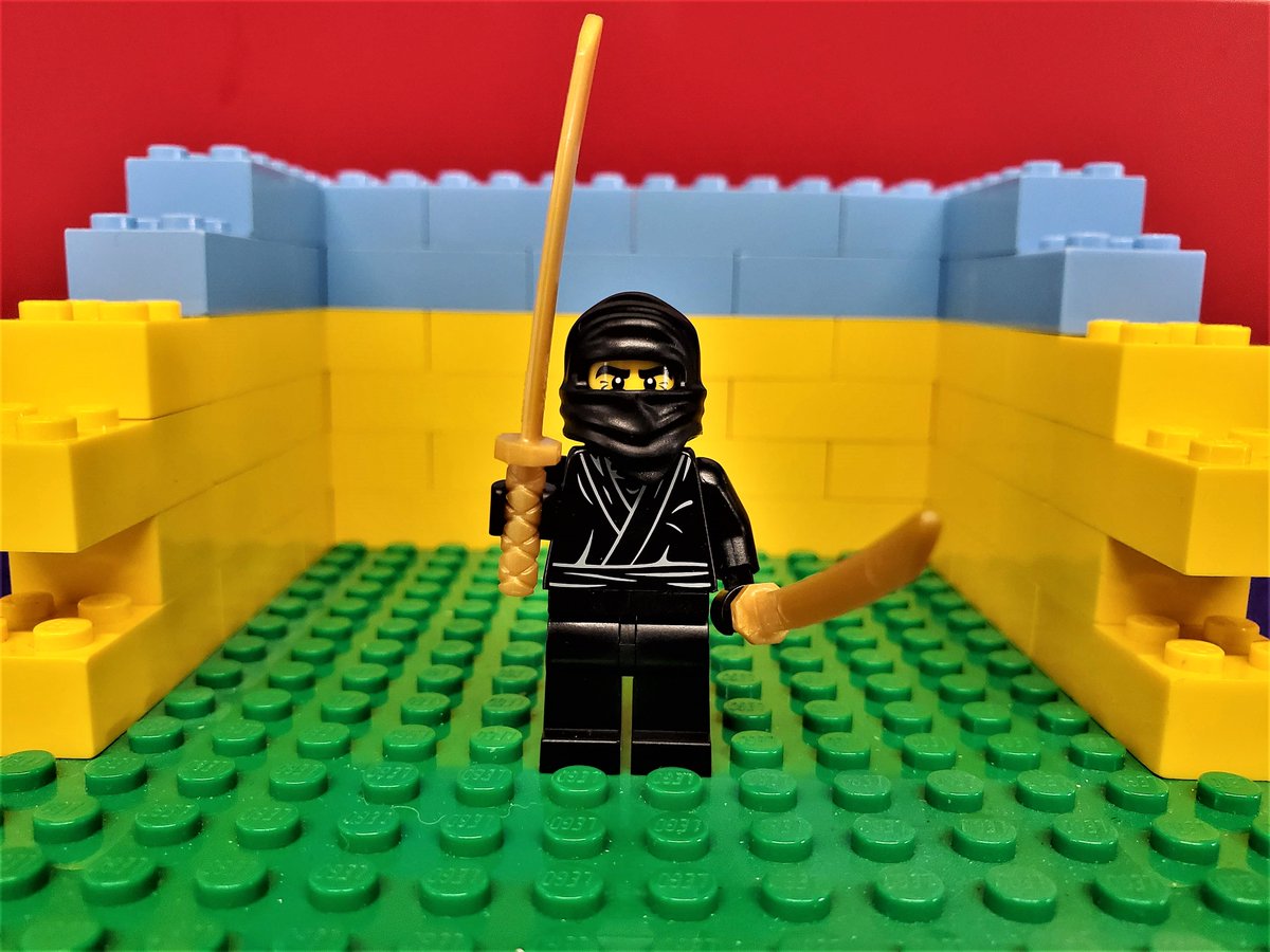 B4KCalgary's tweet photo. Ninja! How fast can you slice into our summer programs?

#lego #legofan #afol #legostagram #legominifigures #legophotography #minifigure #minifigures #series1 #calgary #yyc #yycnow #yyclego #b4kyyc #bricks4kidscalgary #birthdays #summercamps #schoolworkshops #ninja #katanablades https://t.co/fvJyeLk0Pq