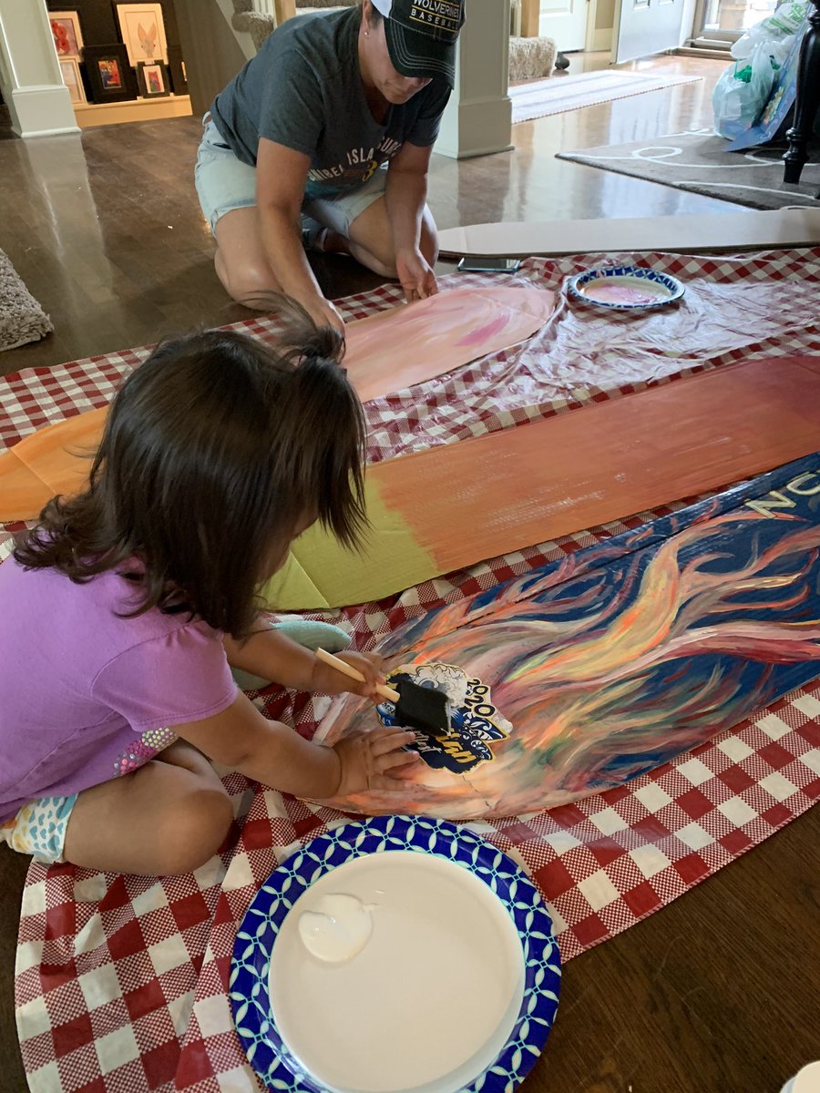 juniorlynng's tweet photo. #HawaiianHitfest20 #Wolverines202011A @HawaiianHitfest All ages get in the decorating fun!!!! 🏄‍♀️🍍 https://t.co/1kztrNeu88