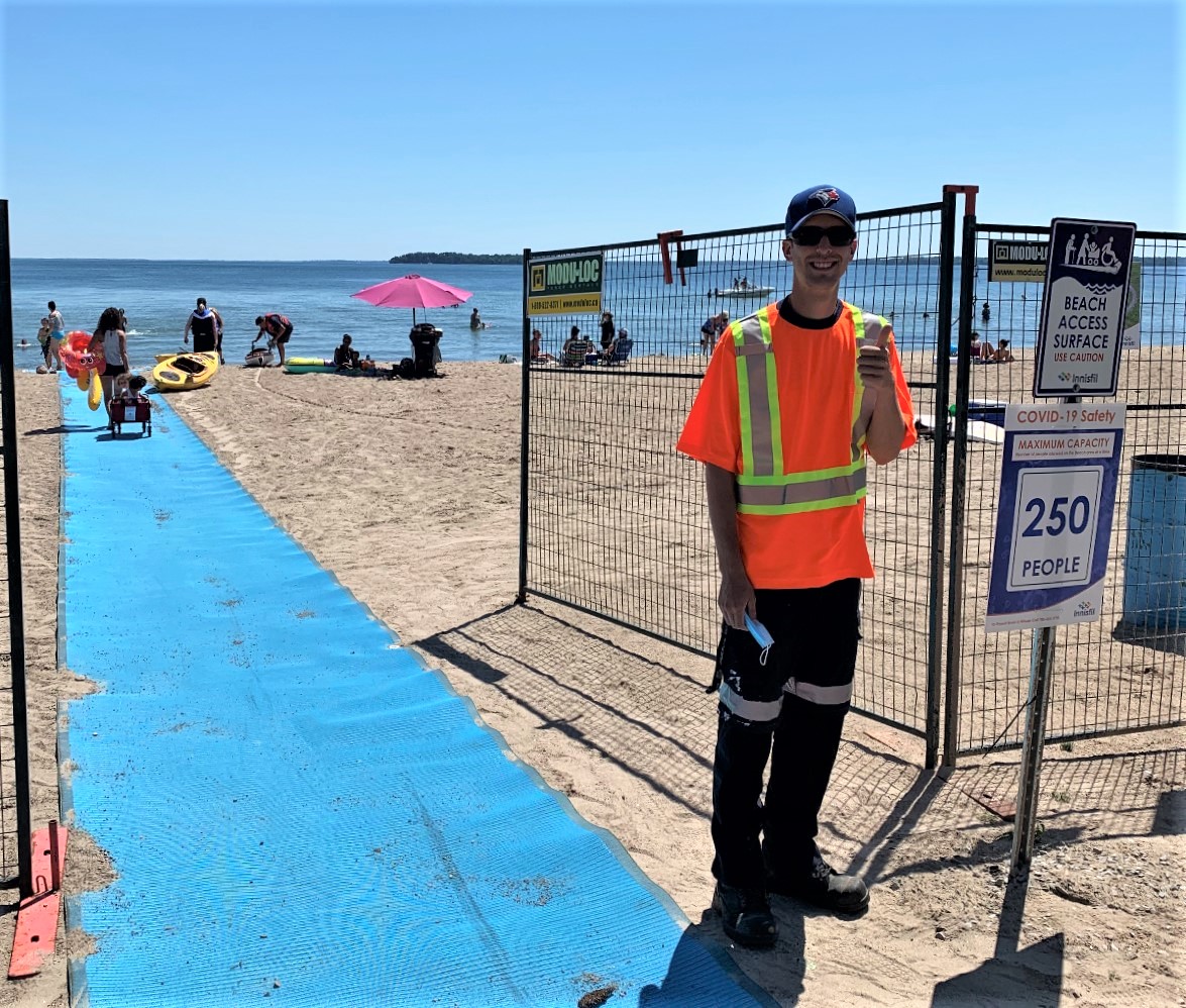 townofinnisfil's tweet photo. As we head into another #weekend, visitors at Leonard's Beach will see new fencing installed to control the point of entry and direct people to signage. Parking around beach areas continues to be resident-only, and security, extra staff &amp; police presence will be active. https://t.co/Uy6wsMo28V