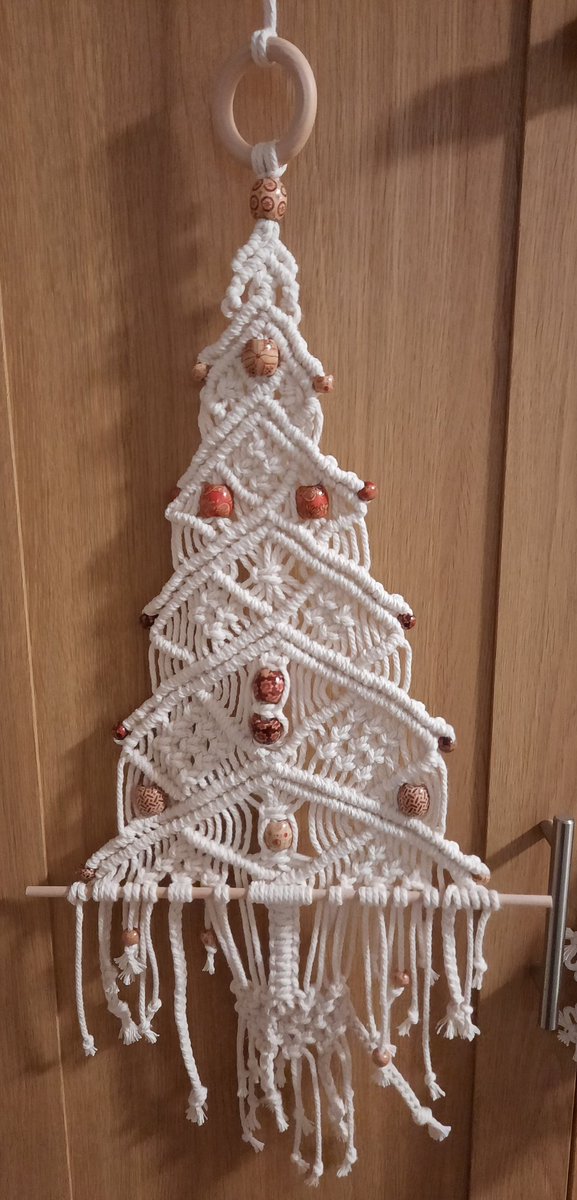 rusheymeadgeog's tweet photo. #RMnotgoingout during #leicesterlockdown. #17 something crafty. #Rushey3 taught myself macrame. Not very seasonal, but never mind! @RusheyMeadAcad https://t.co/ShsNOBE34v