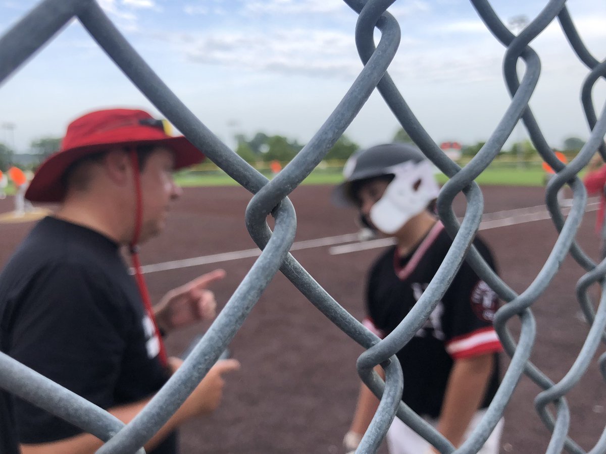 EGldstein's tweet photo. Instruction from #thatcoach 
@HawaiianHitfest
#HawaiianHitfest20
#NBAAdams13uAAA https://t.co/H7vuwjexkJ