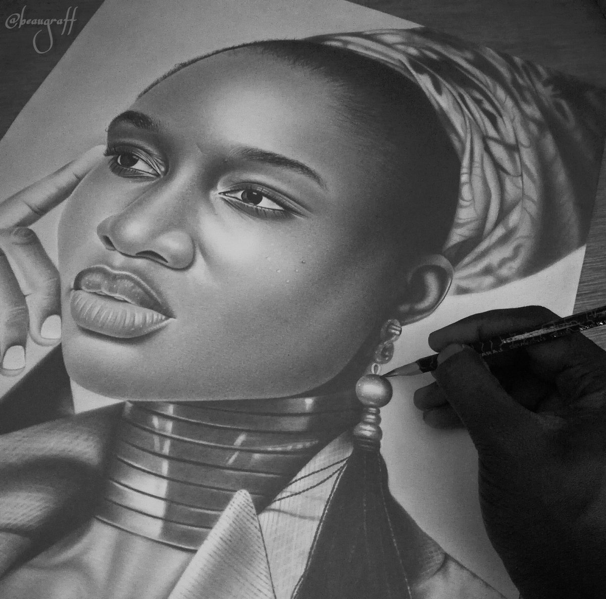 Drawing pencil ✏️🎨
Portrait au crayon 
#drawingpencil #dessin #artrealism #beaugraff  #worldofpencils #artcollector #artwork  #rbscrew #art #portrait