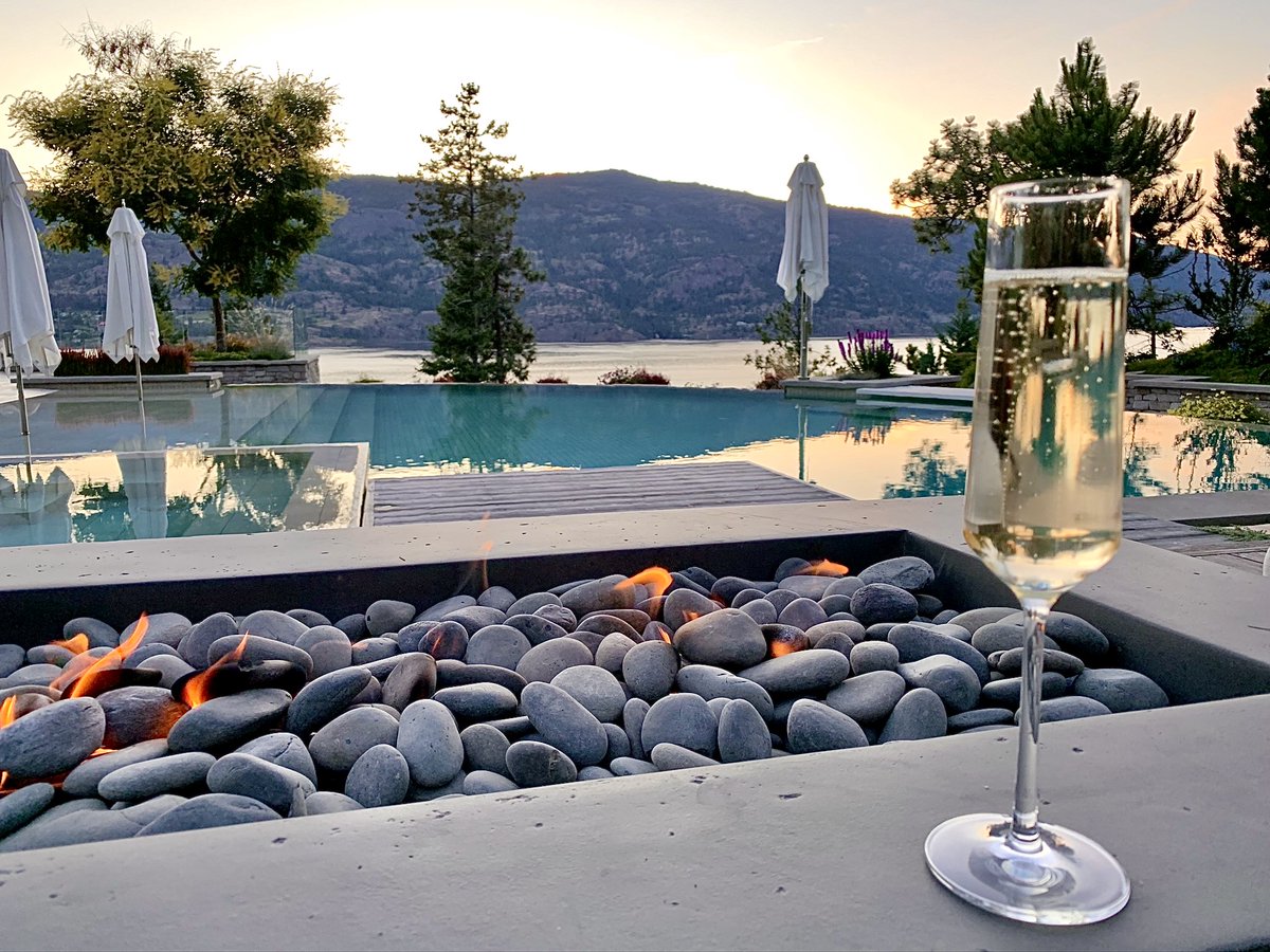 lanemerrifield's tweet photo. Cheers to the weekend! #TGIF https://t.co/UFHVHfUi8Y