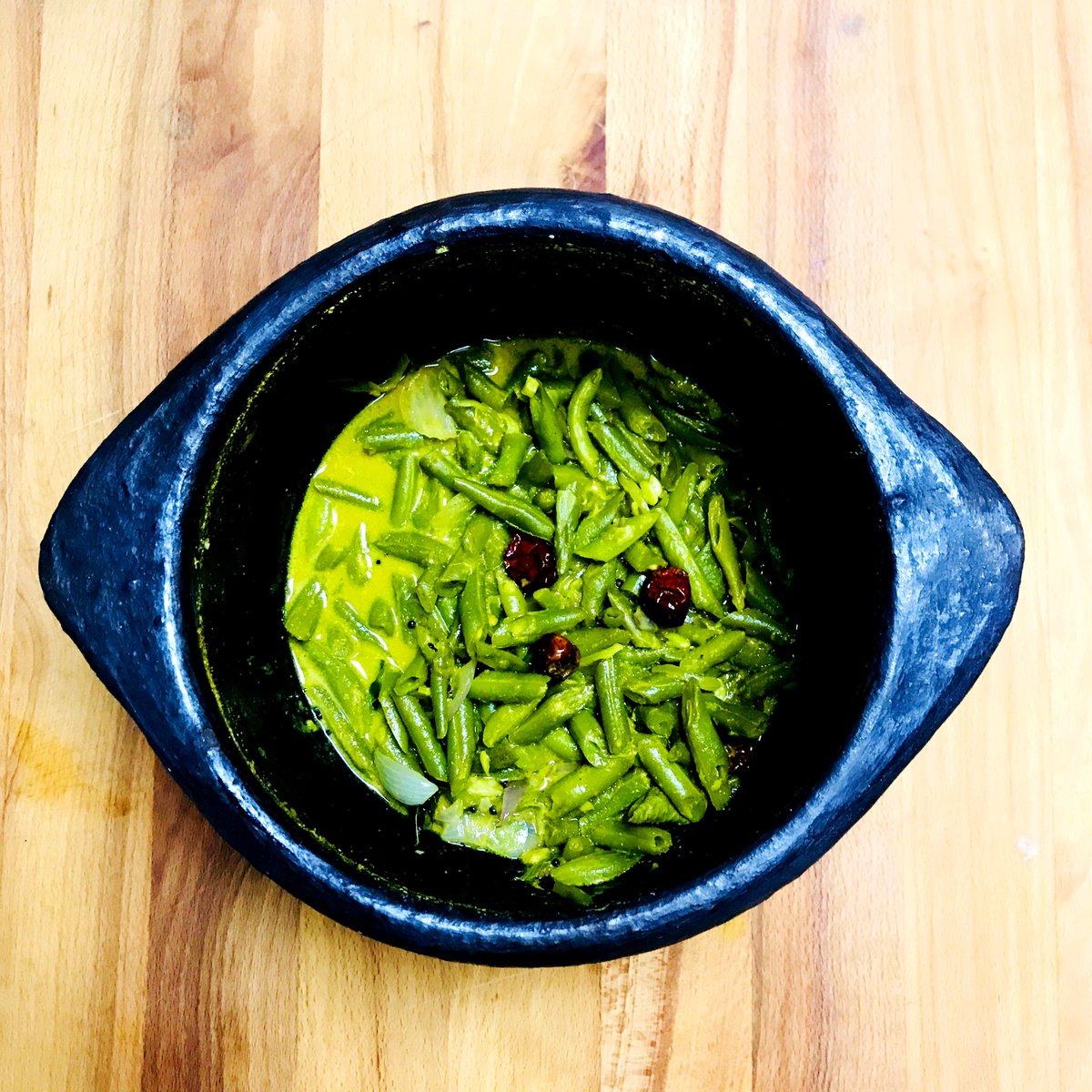 MyFoodyChic's tweet photo. #SriLankan #CreamyCoconutBeanCurry
I can #guarantee you that this #recipe is one of the easiest and quickest dishes you can make #inyourkitchen and #thebestpart - it suits everyone's palate, from little ones to adults.

YOUTUBE - https://t.co/tscV4oay0z https://t.co/FKaCs279ks