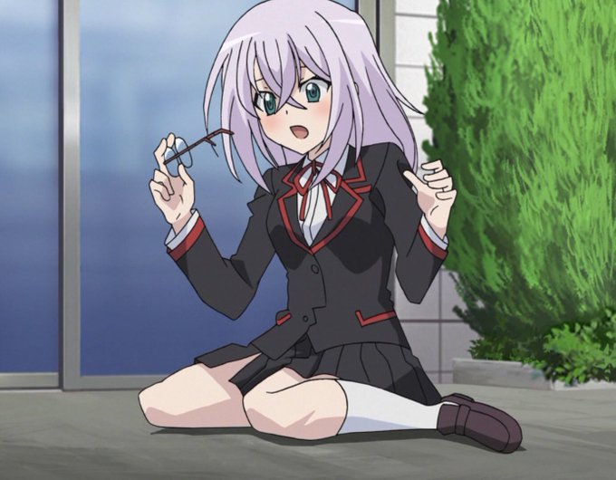 ん?🤔ミサキさんミニスカスリットは恥ずかしいの?
普段の格好は一体……(困惑) 