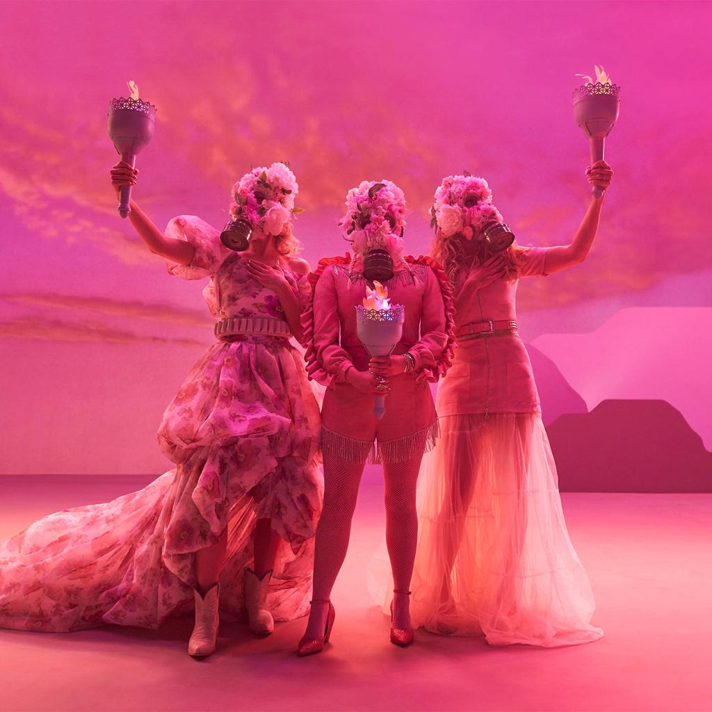 livenationAR's tweet photo. .@thechicks’ new album #Gaslighter is out now! Stream in link below and join their Happy Hour to celebrate today at 4pm PT/7pm ET on YouTube and Twitter. https://t.co/akfgxuBaQa https://t.co/63s8AH9bND