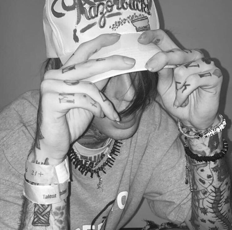 GusPage3's tweet photo. @Lilpeep https://t.co/FNsZR3KJII