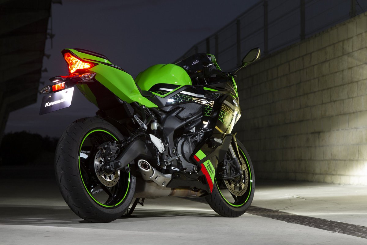 KawasakiLovers's tweet photo. All-new trellis frame, WorldSBK chassis design thinking. #NinjaZX250 #ZX250 https://t.co/qBsZpwlW0p