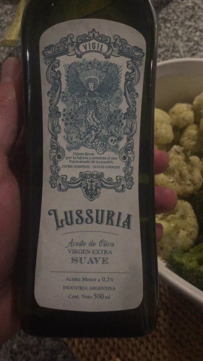 SrMalbec's tweet photo. IMPRESIONANTE el Aceite de Oliva de @alevigilmalbec Nueva Incorporación de @argenology_wine Gracias @ClustersWines por la recomendación 👍🏼👏🏼 https://t.co/otJO366vED