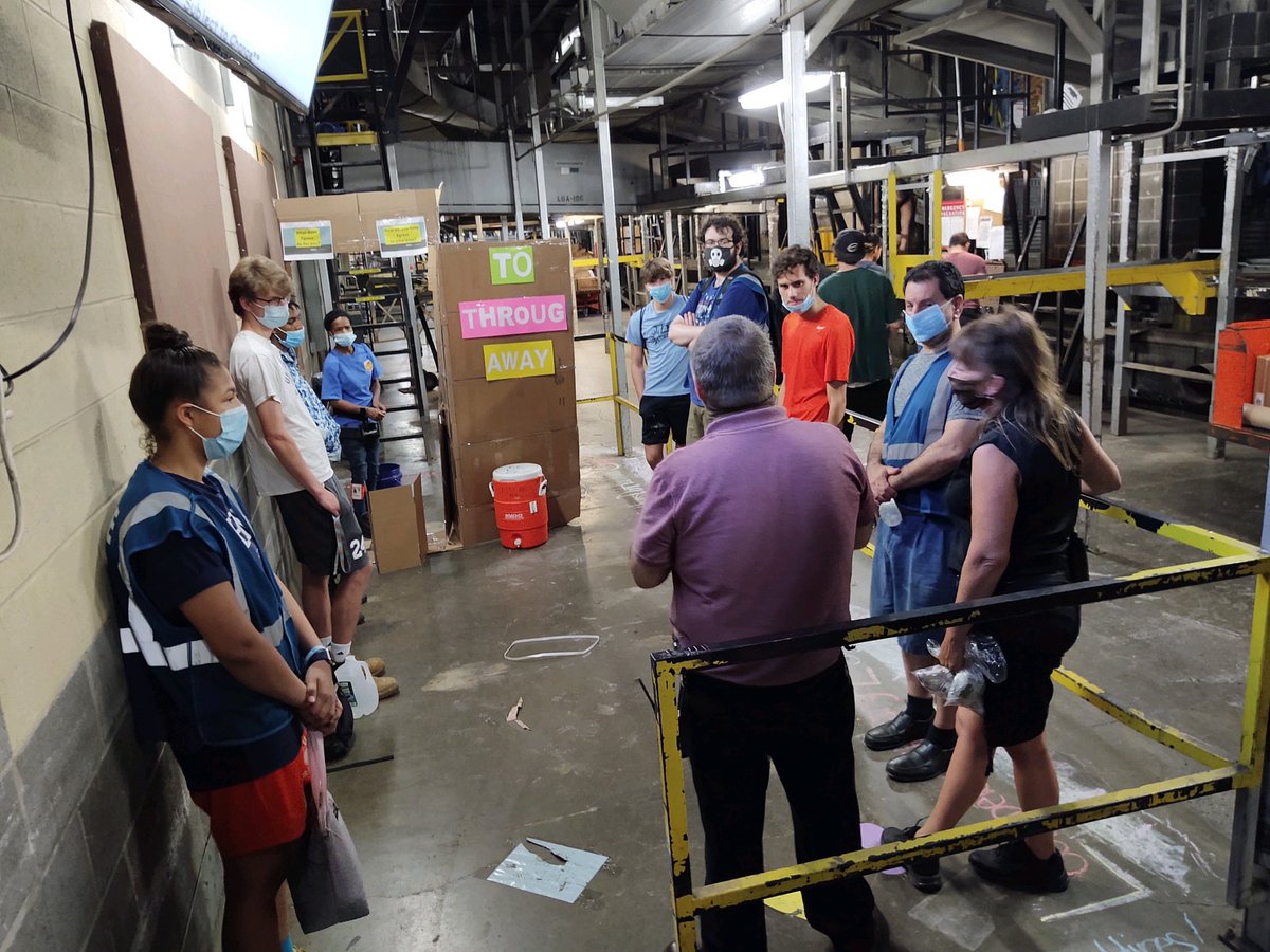 Empire0736's tweet photo. Syracuse Twilight Sort Manager Rich Ziemba conducting a demo with his new hires! #BlueIsNew https://t.co/Bcn2oCSsda