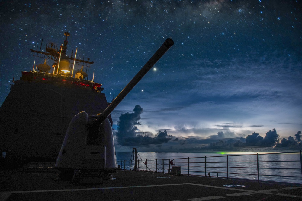USN_Submariner's tweet photo. Tip of the spear - Ticonderoga-class guided-missile cruiser USS Princeton (CG 59) steams through the night in the South China Sea with USS Nimitz #CVN68 &amp;  #CSG11

#FreeandOpenIndoPacific
#USNavy #7thFLT #DESRON9 ⚓️🇺🇸 https://t.co/r1UF5DVrfq