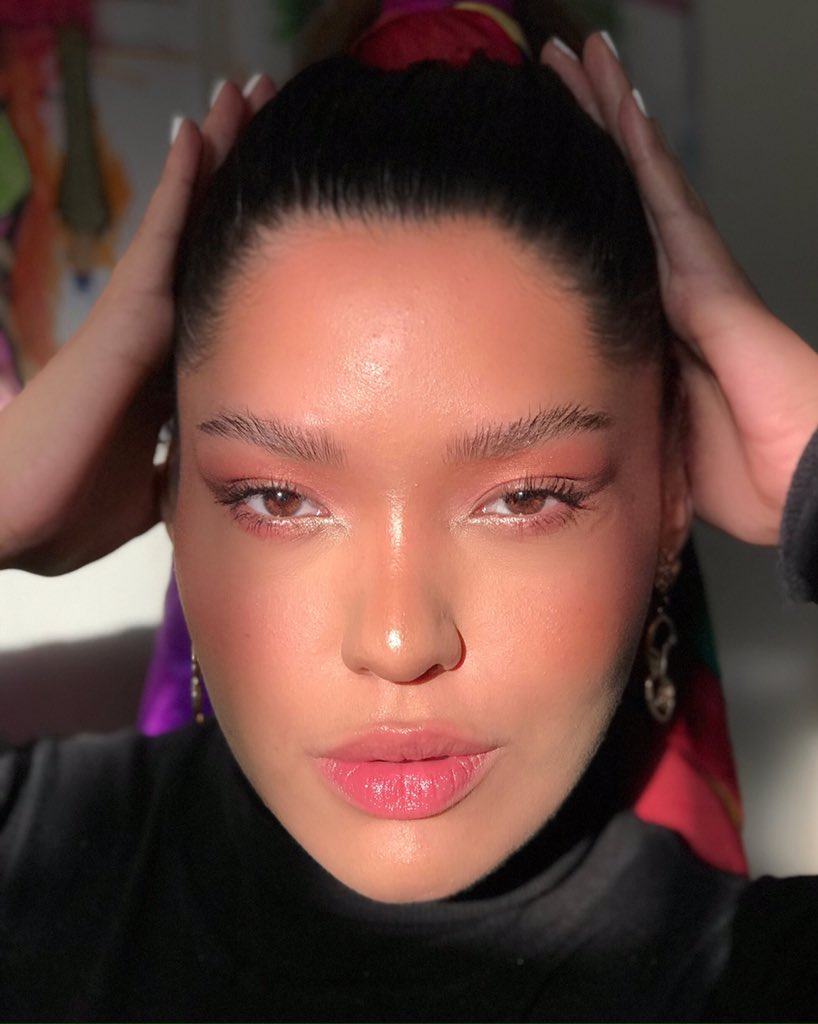 inelooks's tweet image. Y si quieren ver un poquito más de mi trabajo mi cuenta de Instagram es @inelooks lxs espero por allá! 💜