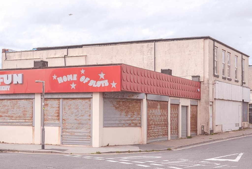 Nick_Bark's tweet photo. Blackpool.
.
.
.
.
.
.
.
.
.
.
.
.
.
.
.
#Urban #urbanphotography #streetclassics #killyourcity #shoot2kill #gominimalmag #missnothingmag #verybusymag #blackpool #sidestreets #futurebalance #fromwhereistand #defragmag #subjectivelyobjective #aestheticma… https://t.co/7Eu8L2whUs https://t.co/VpZZRz41Fs
