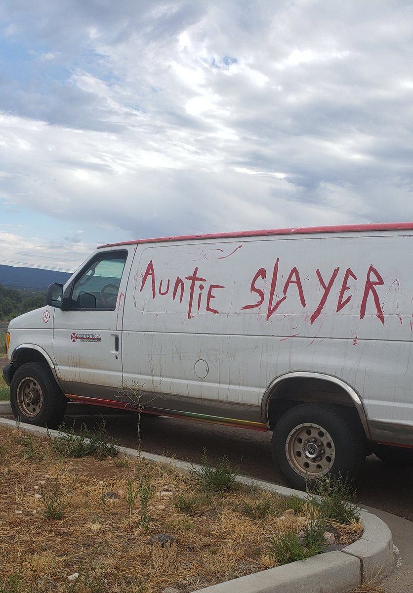 datboiGrubby's tweet photo. My boy got game lol. Only on the rez! π#auntieslayer #nativetwitter https://t.co/IvjdShJLoD