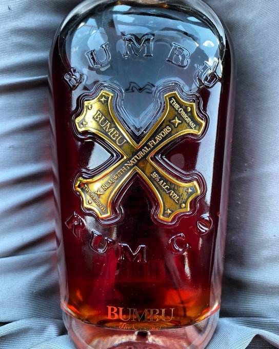 Shots of Bumbu I&rsquo;m finna pour em up *lil Wayne voice #bumburum #dedication6 #newfreezer https://t.co<a href="/tag/dedication6"class="tags"><span>#dedication6</span></a><a href="/tag/bumburum"class="tags"><span>#bumburum</span></a><a href="/tag/newfreezer"class="tags"><span>#newfreezer</span></a>