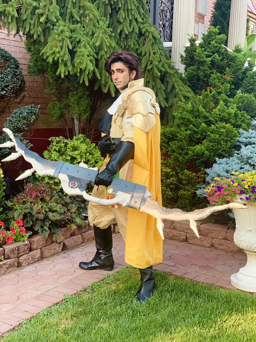 artb0i's tweet photo. Took some new claude pictures today!!

Cosplay/Photos: @jajankuro 
Belt/Emblem: @dangerousladies 
Failnaught by me!!

#ClaudeVonRiegan #FireEmblemThreeHouses https://t.co/ZTc9ENbgPz