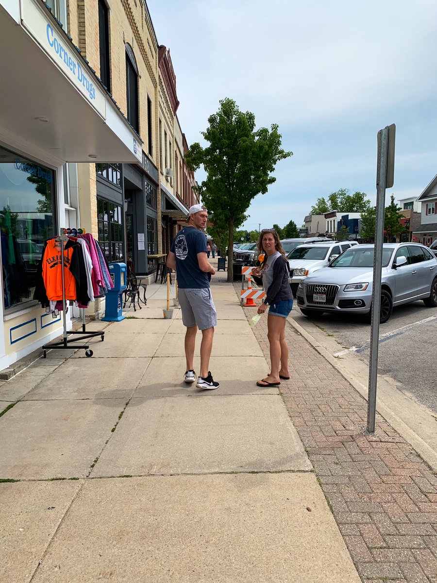 amanda_kessler3's tweet photo. Allison: “turn around so I can get a cute pic of you and Kyle walking”
Me and Kyle: https://t.co/7JsdptcrmV