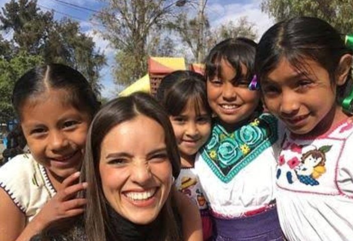 MariTor40003613's tweet photo. Jóvenes queriendo cumplir sus sueños ser ejemplo a seguir 🥺👑✨ #losconcursosempoderan https://t.co/ADJu5RvQ1J