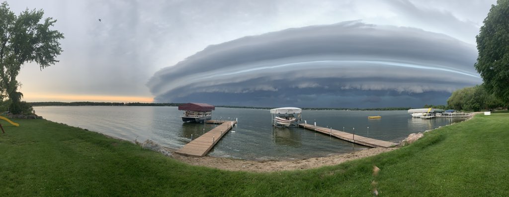 Crazy sky before the storm #maplelake