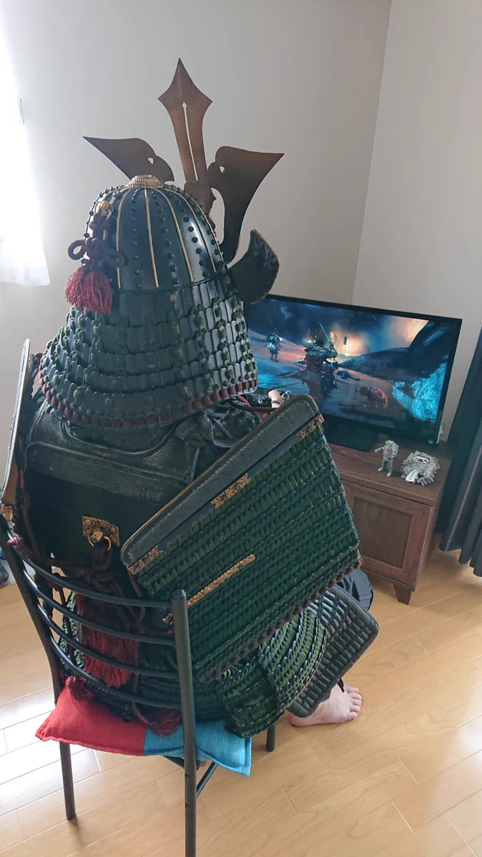 ゲームとリンクしている…ｗｗ甲冑着てゴーストオブツシマをプレイ！ｗｗ