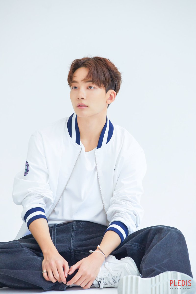 HANYEONGS's tweet photo. oh god he is gorgeous https://t.co/2AM1DT7yMz