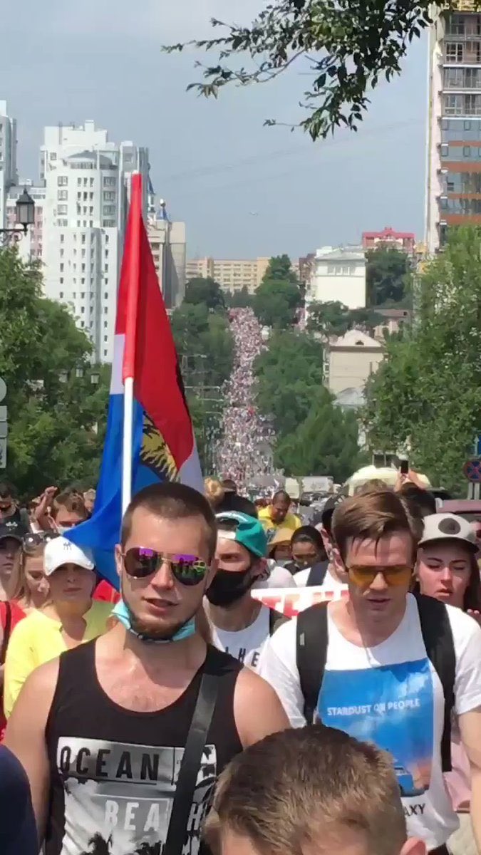 navalny's tweet photo. Да уж, длина этой колоны расстраивает Владимира Владимировича Путина https://t.co/gRKatb5xVS
