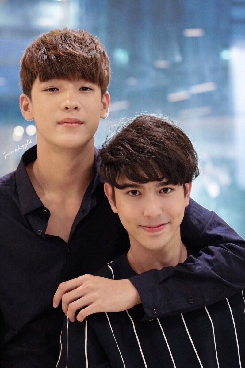 AmoWangXiao's tweet photo. เป็นสว ดูซีรี่ย์วายทั้งไทยเเละต่างชาติ ก็ชอบอ่ะ เเต่ไม่ใด้ตามอะไรมากมาย พอดู วอย เจ้าสายฟ้าเเละน้องซน ความลนความรก ความเรียล ไม่มาก ไม่น้อย ยิ่งชีวิตจริงไม่ต้องพูดถึง เรียลจนติ่งอย่างเราหายใจเเทบไม่ทัน 😁 เรายิ้มทุกครั่งที่เห็น #Mii2 #โชคดีที่ได้ติ่งMii2 https://t.co/sMFLvzGCo4