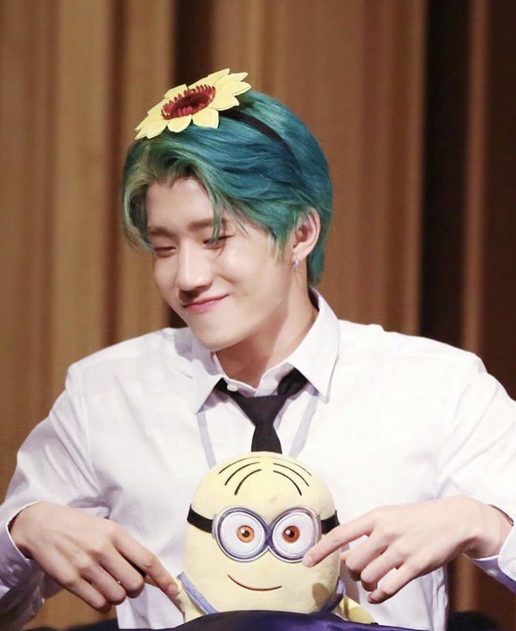 iwantcornedbeef's tweet photo. Jinjin with plushies is such a breathtaking sight. https://t.co/WSdNNWTIBP