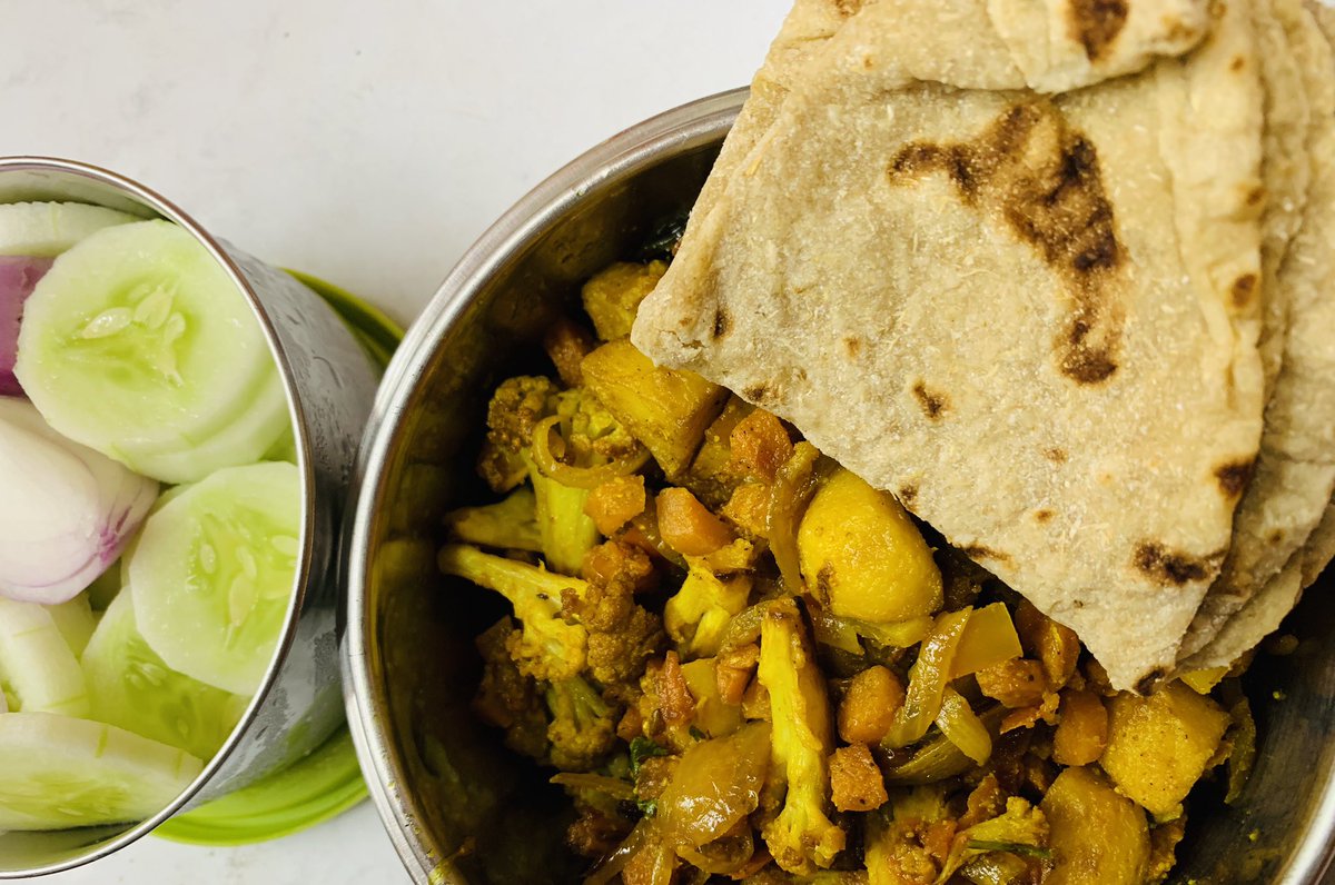 RanchiFoodies's tweet photo. #Gharkakhana #ghar ka hi hota hai because every #lunchbox has its own story. #fibre yukt #jowar ki roti aur sath me #gobhialoo and #salad. Share, what there in your lunchbox today? 
.
#Homemade

.
#ranchifoodblogger #indianfood #homemaking #healthyfood #instaceleb #fitnessfreak https://t.co/scugQsGmjg