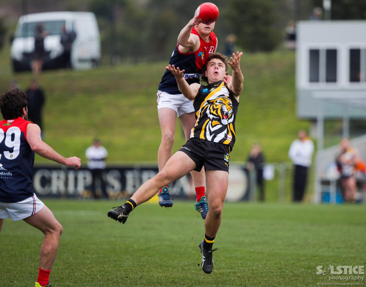 TasPremLeagues's tweet photo. #BupaTSL THREE QUARTER TIME
Kingborough 7.7.49
North Hobart 8.1.49
Glenorchy 8.7.55
Lauderdale 6.9.45
Launceston 6.9. 45
North Launceston 4.4 28
๐ธ @solsticedigital https://t.co/6i1dO7Q675