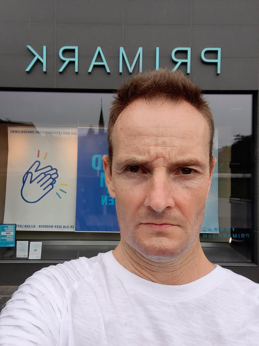 AMansiny's tweet image. DAVE MANSINY vraagt smeekt STOP COVID19-VIRUS NU!! Meisjes Jongens ELLEBOOG tegen ELLEBOOG en AUB RESPECT en God zegend U in ieders belang maar aub BLIJF iedere Regel volgen nu even door de zure appel heen en dan weer naar meer vrijheid toe wie doet mee met mij AUB!!!