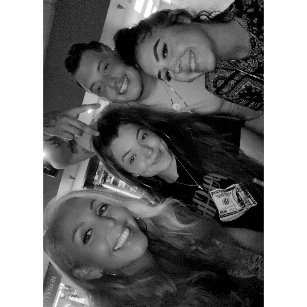 AlainnaFaith's tweet photo. Have I told yβall how much I love my grown beautiful babiesβΌοΈβ€οΈπ― #Squad #MyTeamGood #WeekendVibes #Family #Friendship #Bonds #UnconditionalLove https://t.co/1EiKwxfQFz