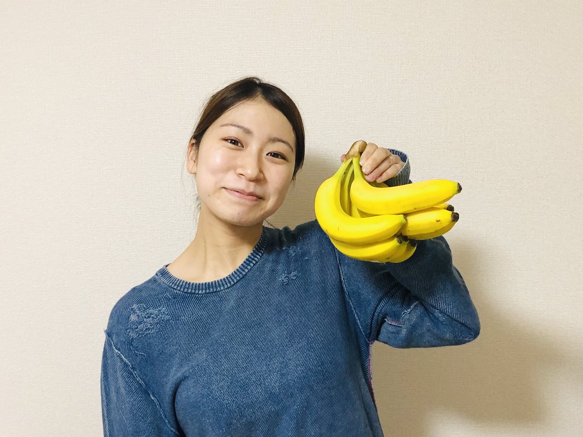 y1210122's tweet photo. 今週の杏菜さんはお仕事が比較的早く終わりキングダムを全巻読破したそうです🔥
気分もよく(怒らせませんでした)これからバナナパウンドケーキとみさき's鍋でカレーをお作りになられるようです🍌🍛 https://t.co/EsdAStG59Y