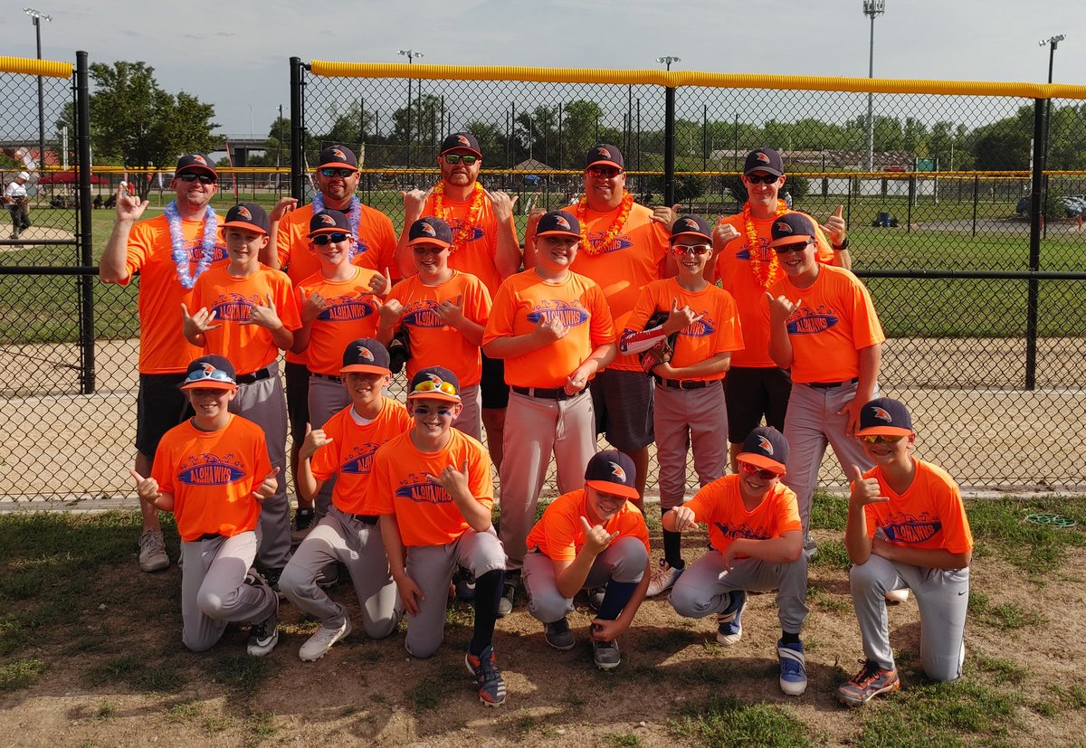 joethoendel's tweet photo. AloHawks @HawaiianHitfest #hawaiianhitfest20 #Hawks11AA https://t.co/iR5bZ1fxvJ