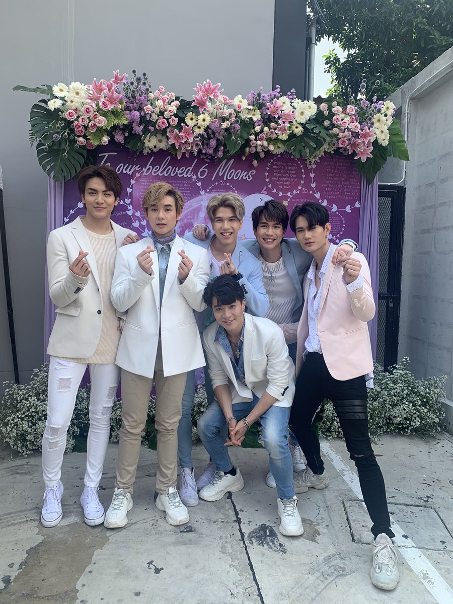 motive_village's tweet photo. Hashtag for today. #WorldYliveX2moons2 https://t.co/HbMWYgDo5F
