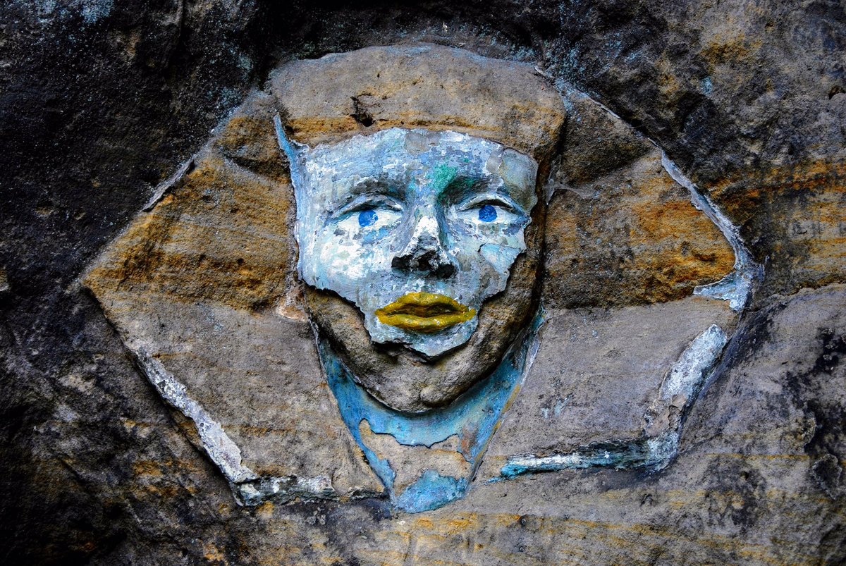 HronekPatrik's tweet photo. V okolí obce Želízy je spousta skal, do kterých je něco vyryto. Některé objekty jsou až monumentální. #Kokorinsko #Zelizy #ObjevovaniCeska https://t.co/WVMou2MmVm