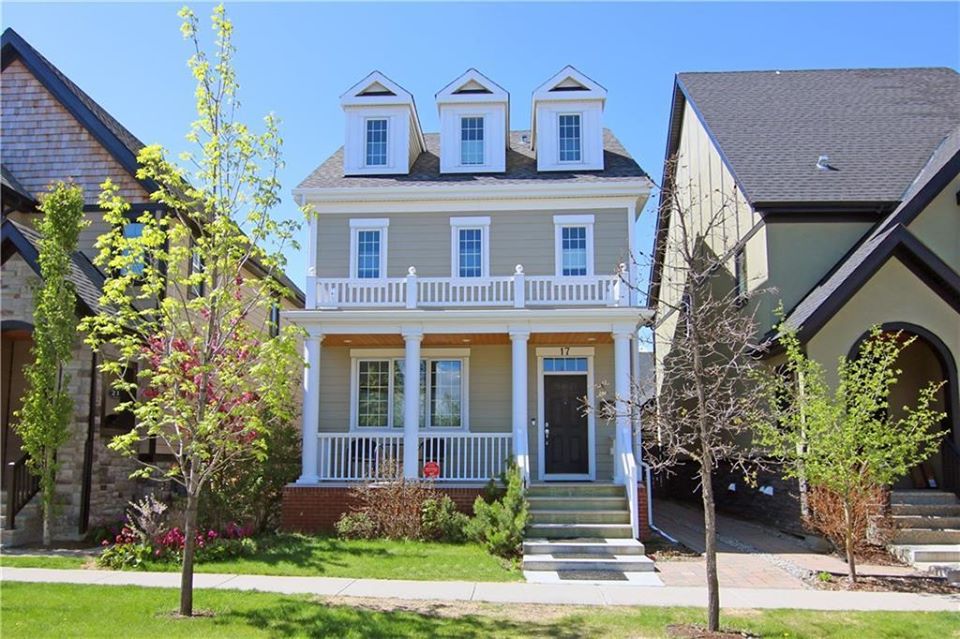 KirbyCox's tweet photo. Luxury living! Located on a quiet crescent in the exclusive estate community of Currie Barracks, this stunning custom home with a total of 4 bedrooms plus a highly sought-after legal 1 bdrm carriage suite over the garage. C4296207
PRICE REDUCED! $949,900 https://t.co/XR8DGSCoXq