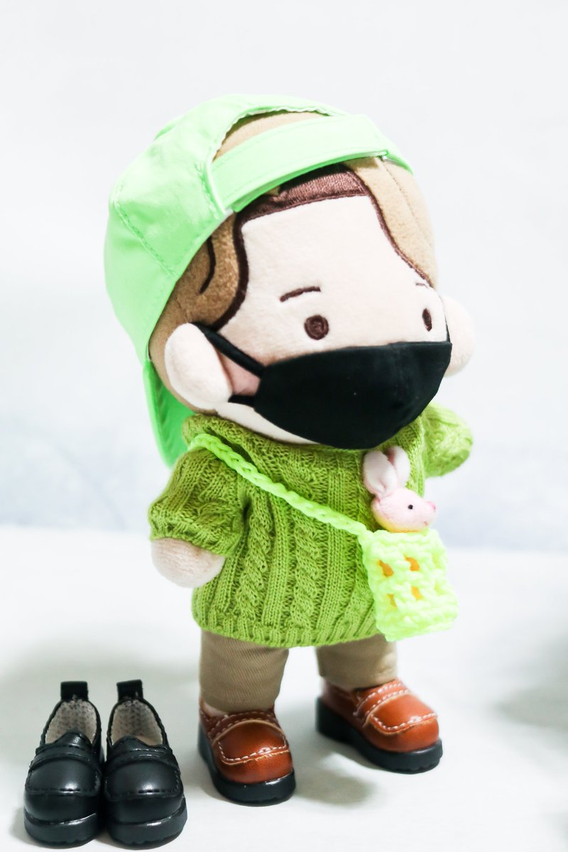 tomong2gomo's tweet photo. 핑몽환자 어디가 불편해서 오셨나요?

토몽쌤... 사실 새 구두 자랑하러왔어요 😌

@madebysum 에서 산 의사쌤옷을 찍기위한 소품으로 청진기 하나 ㅌㅏㅇ에서 주문했는데 포장 뜯으며 고장냄 😭 ㅋㅋㅋㅋ

그나저나 우리 토몽쌤 주머니에 볼펜 좀 넣어드려야는데 😌 https://t.co/Yp3AUNnzGN
