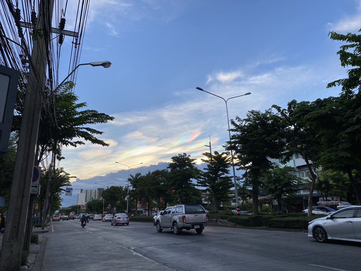 hinking9's tweet photo. เมื่อวานฟ้าสวยจัง ถนนเพชรเกษม บางแค #วิวกล้องสด https://t.co/ReIncFgd9i