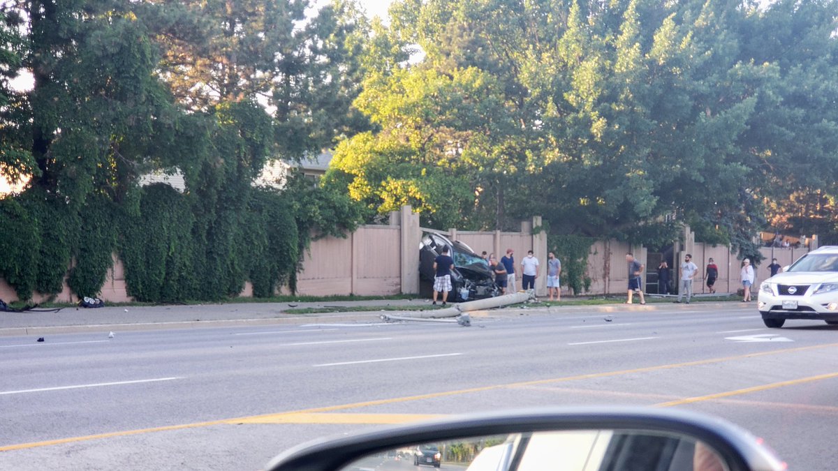 premaman's tweet photo. Accident Britannia and Winston Churchill mississauga https://t.co/8Df0LG56eQ